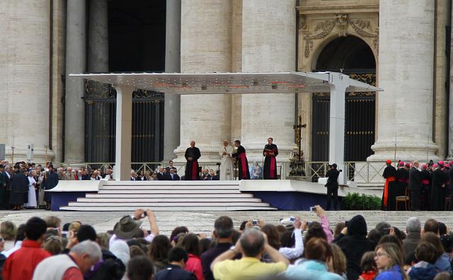 0556 Rome - Paus St Pieterplein.jpg
